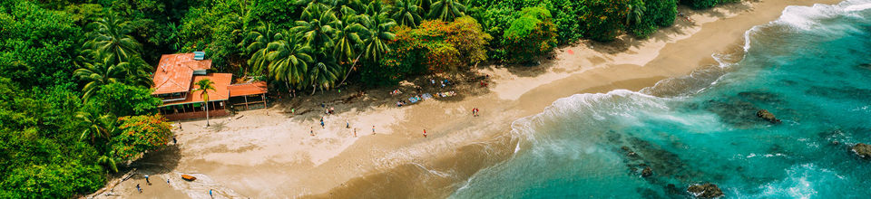 จุดท่องเที่ยวในเขตร้อนที่มีชายหาดทรายขาวและทะเลสีฟ้าคราม